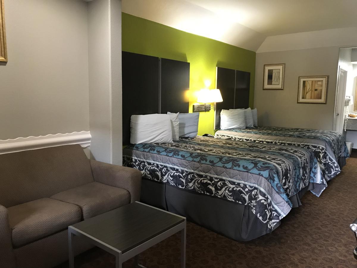 Camelot Inn And Suites Aldine Екстериор снимка