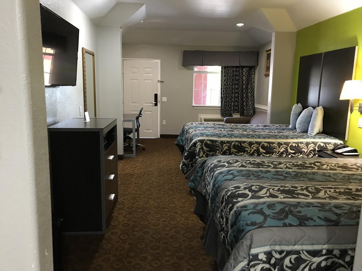 Camelot Inn And Suites Aldine Екстериор снимка