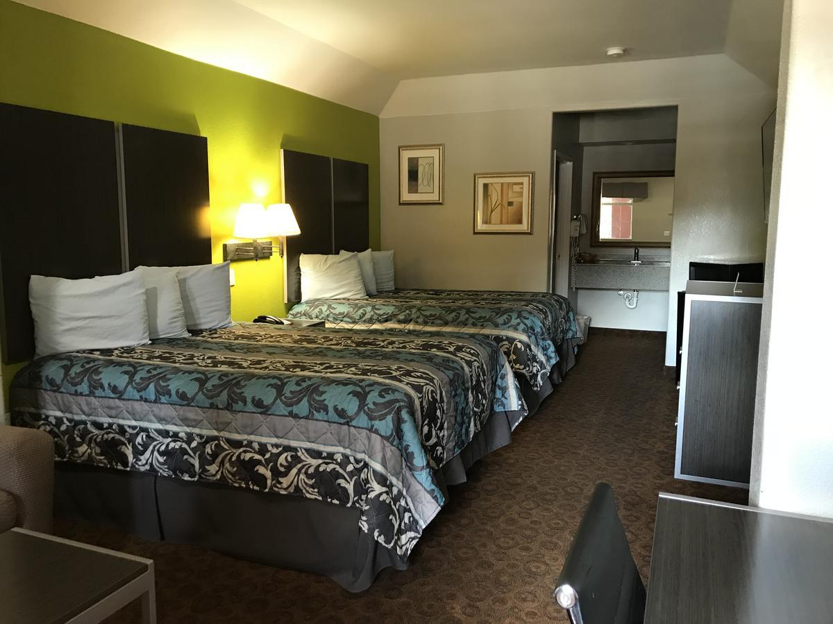 Camelot Inn And Suites Aldine Екстериор снимка