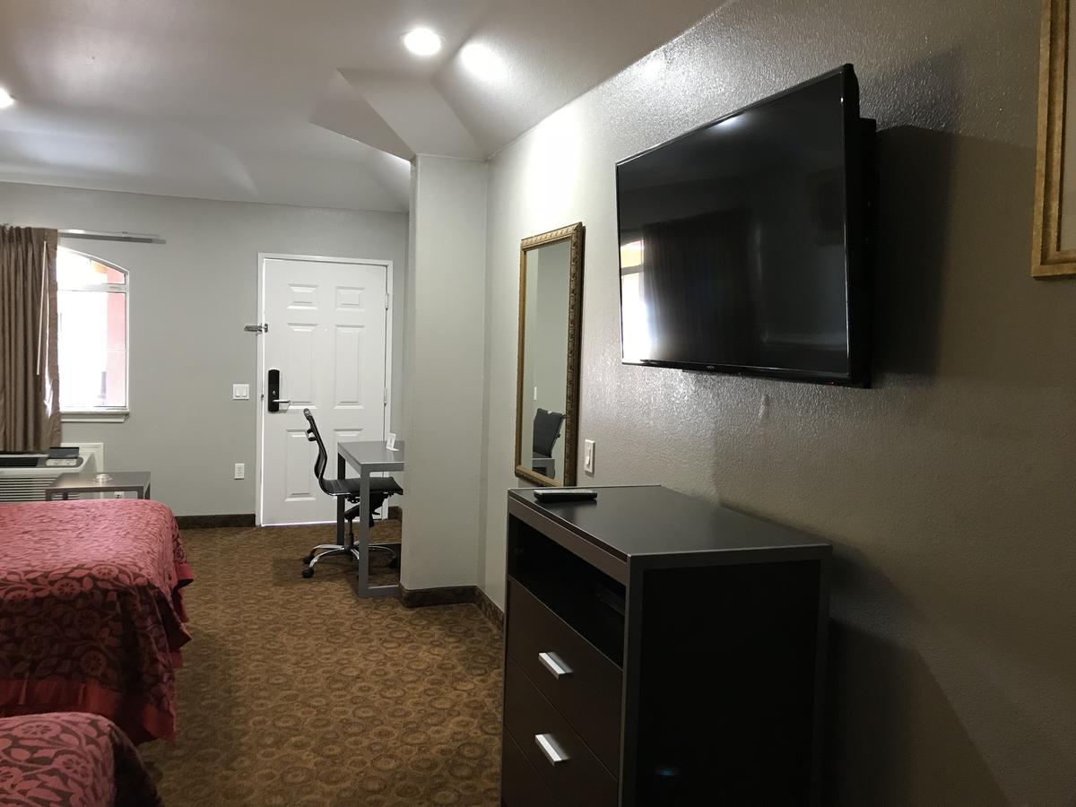 Camelot Inn And Suites Aldine Екстериор снимка