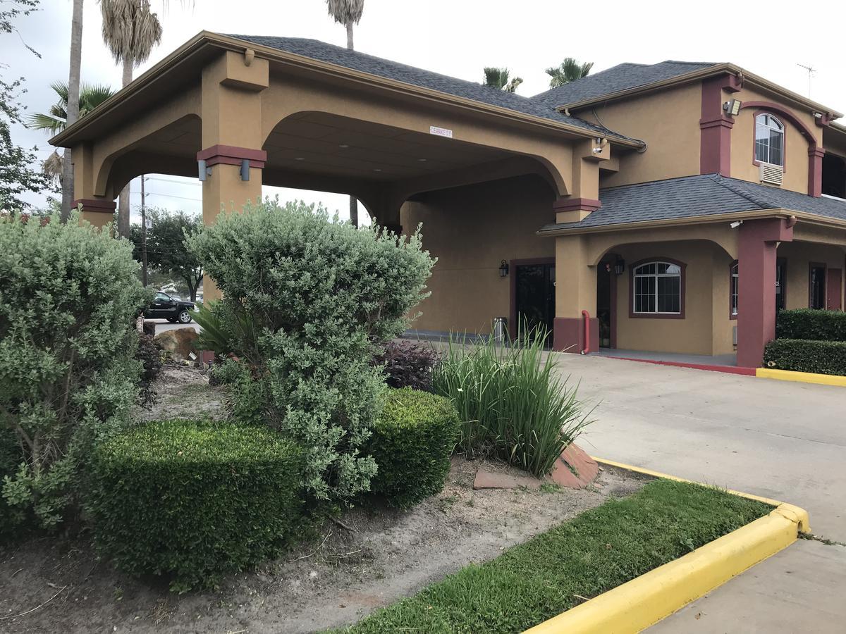 Camelot Inn And Suites Aldine Екстериор снимка