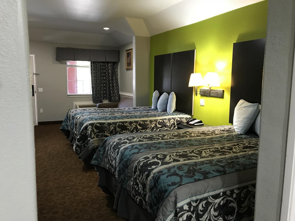 Camelot Inn And Suites Aldine Екстериор снимка