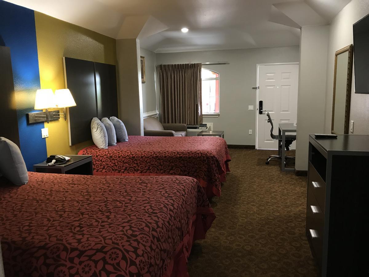 Camelot Inn And Suites Aldine Екстериор снимка