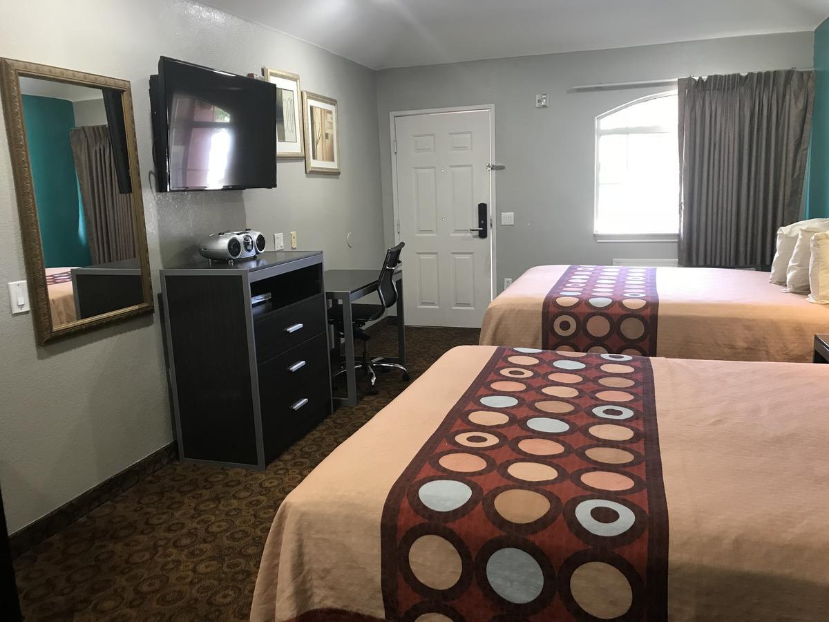 Camelot Inn And Suites Aldine Екстериор снимка