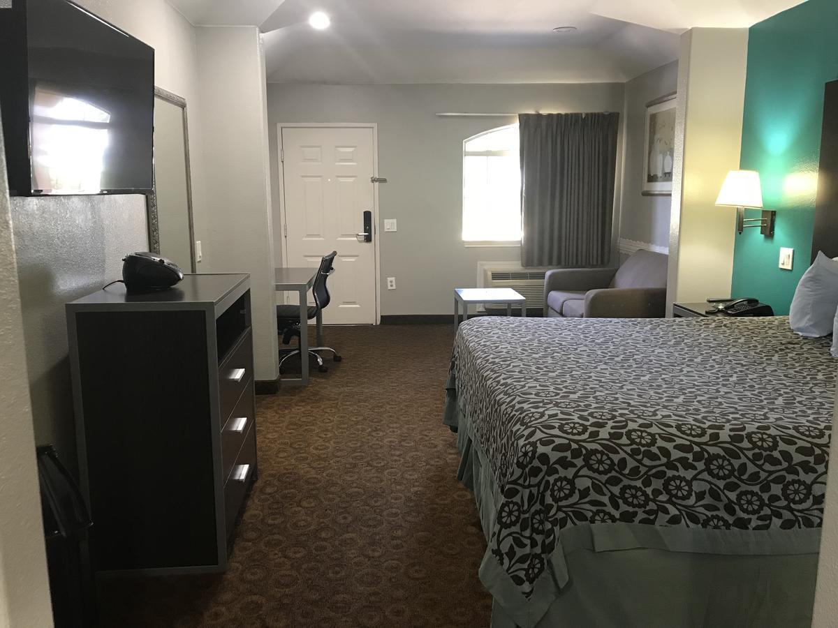 Camelot Inn And Suites Aldine Екстериор снимка
