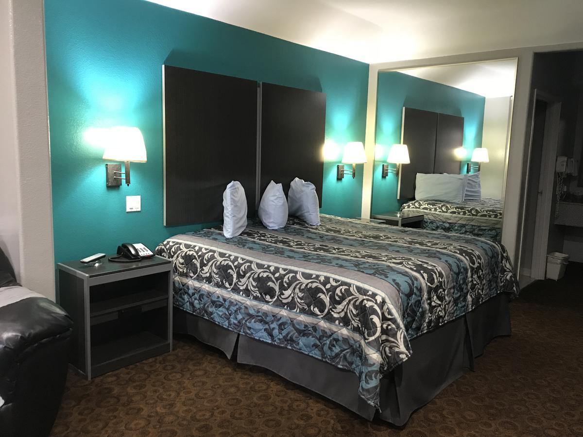 Camelot Inn And Suites Aldine Екстериор снимка