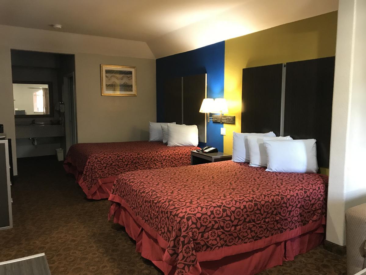 Camelot Inn And Suites Aldine Екстериор снимка