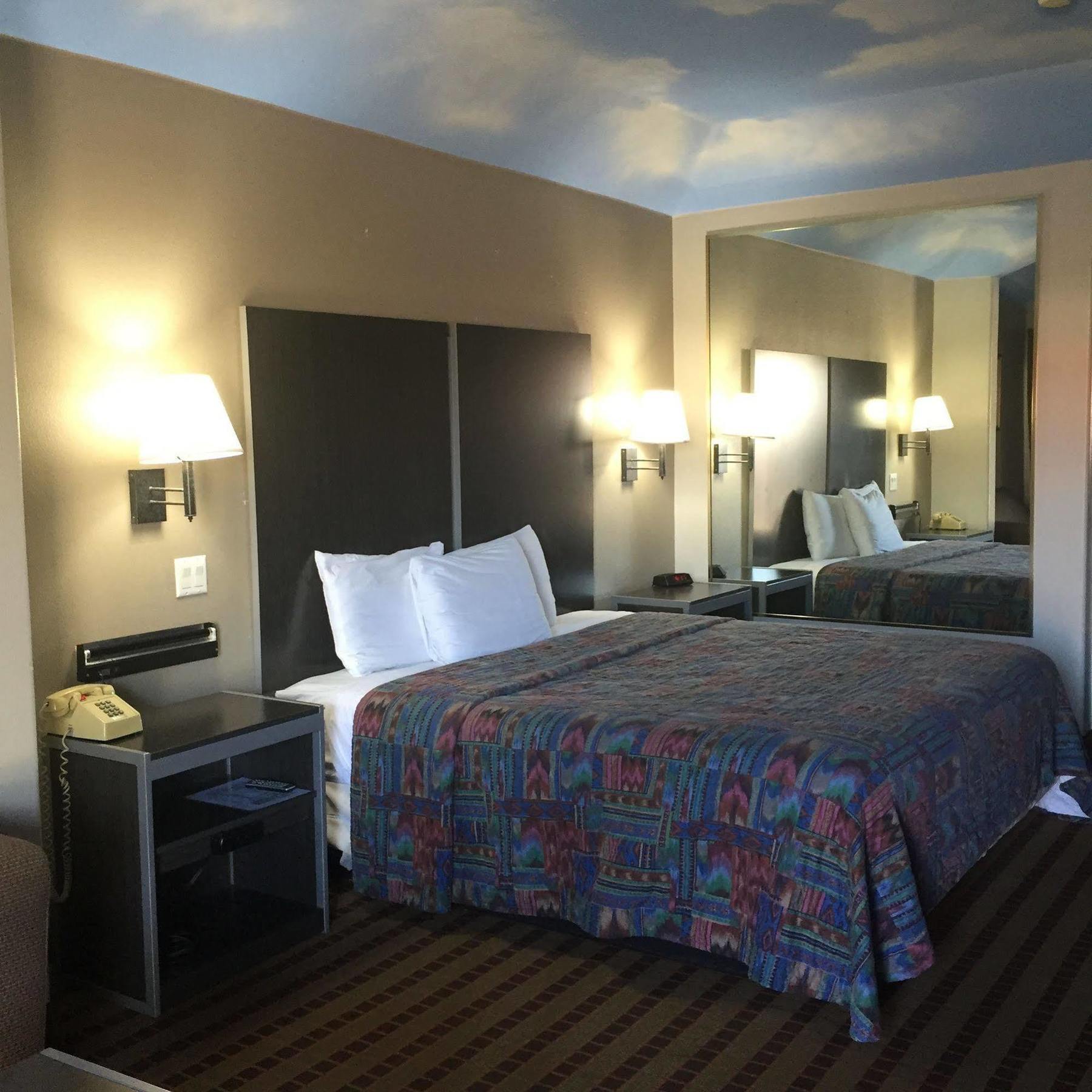 Camelot Inn And Suites Aldine Екстериор снимка