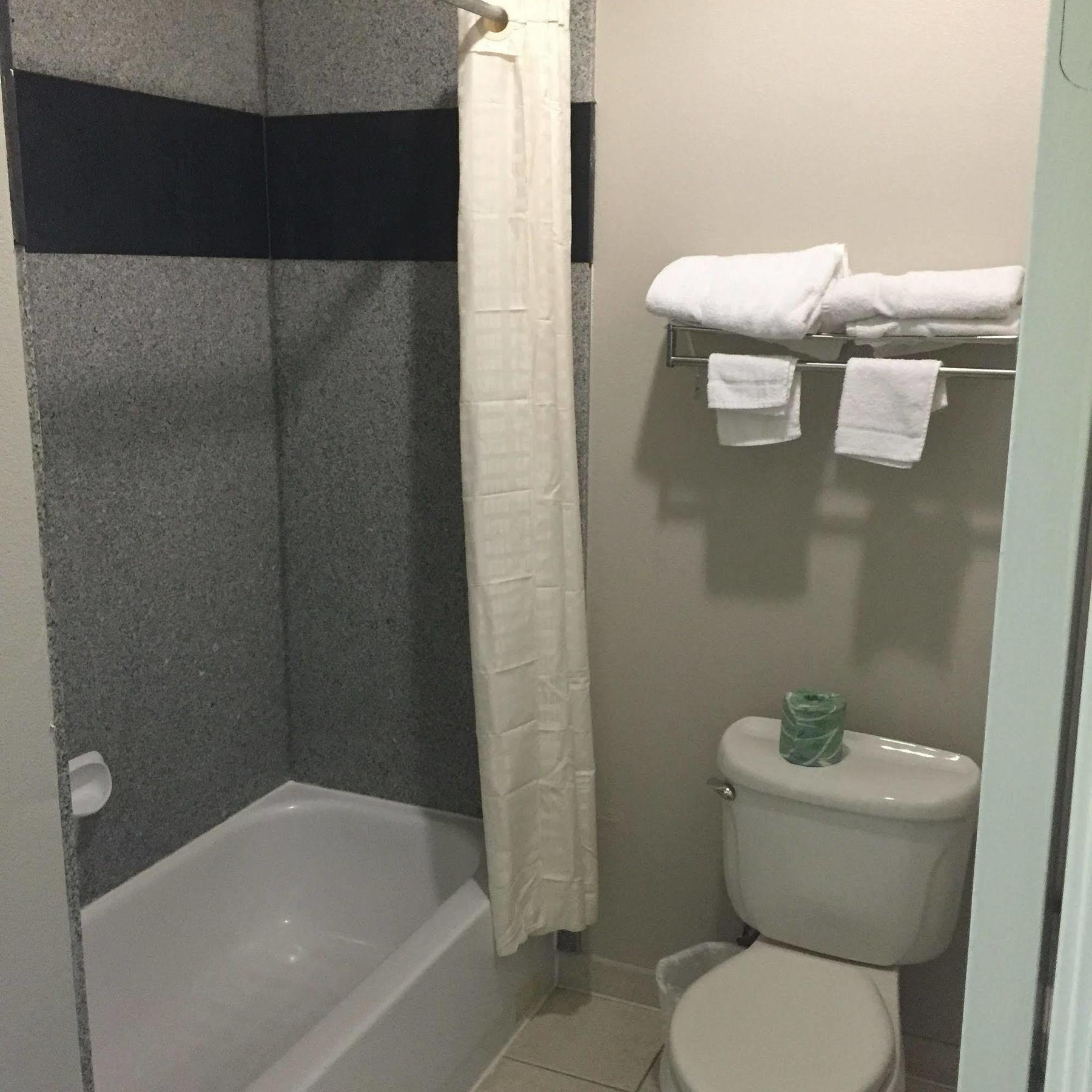 Camelot Inn And Suites Aldine Екстериор снимка