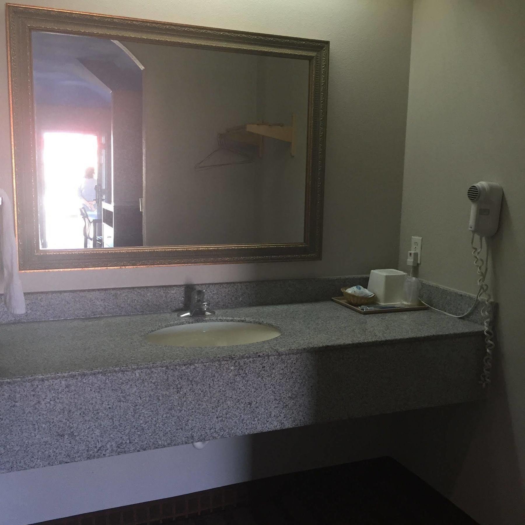 Camelot Inn And Suites Aldine Екстериор снимка