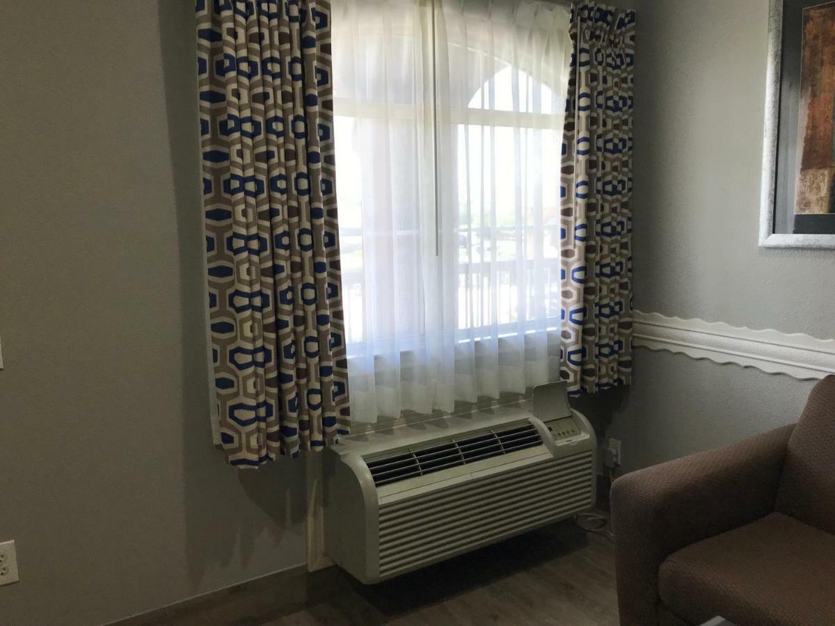 Camelot Inn And Suites Aldine Екстериор снимка