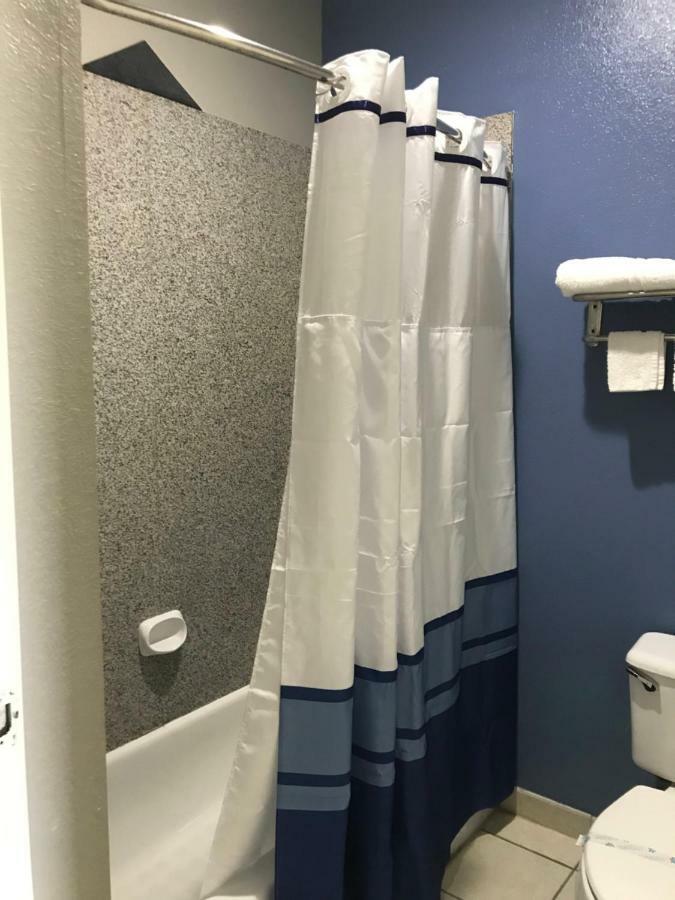 Camelot Inn And Suites Aldine Екстериор снимка